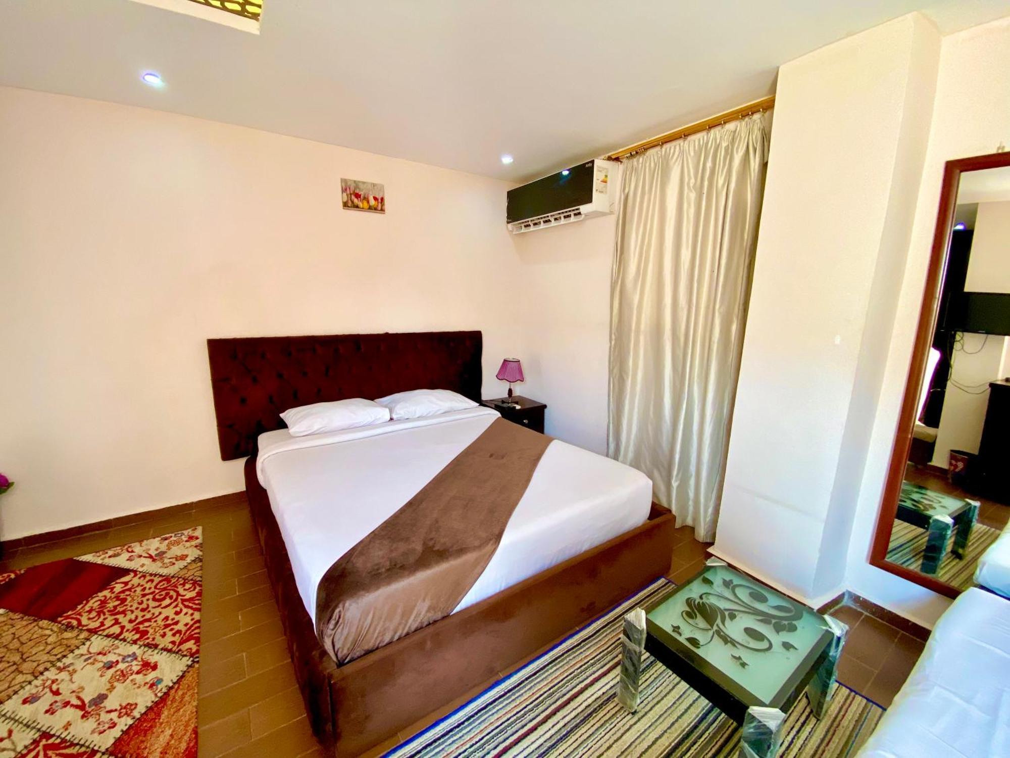 Golden Pyramids Inn Kafret el-Gabal Екстериор снимка