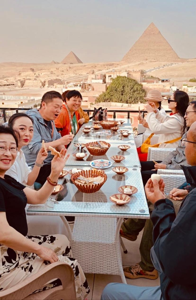 Golden Pyramids Inn Kafret el-Gabal Екстериор снимка