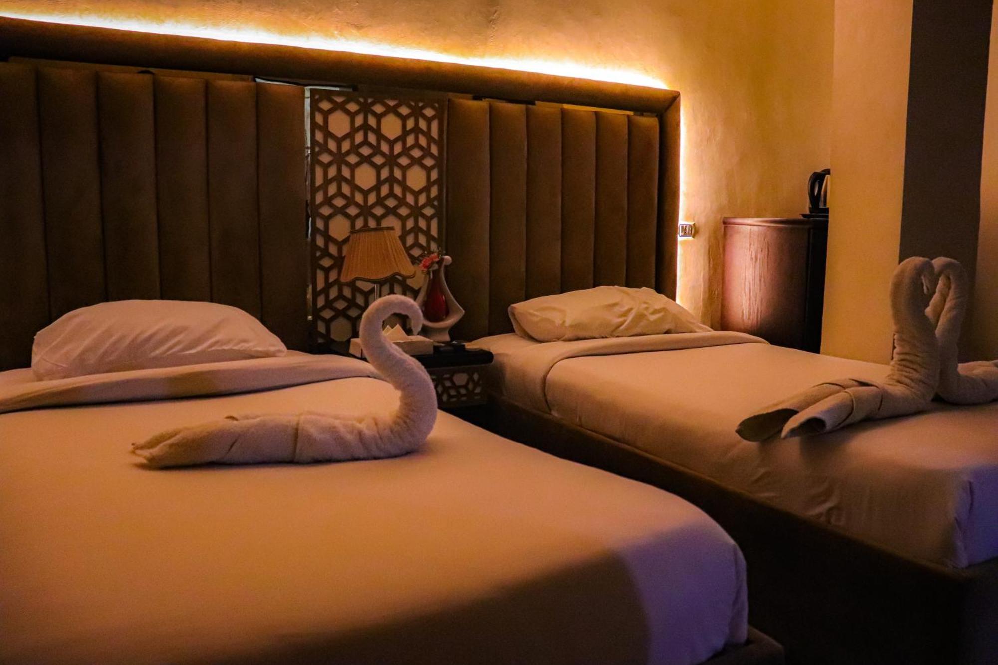 Golden Pyramids Inn Kafret el-Gabal Екстериор снимка