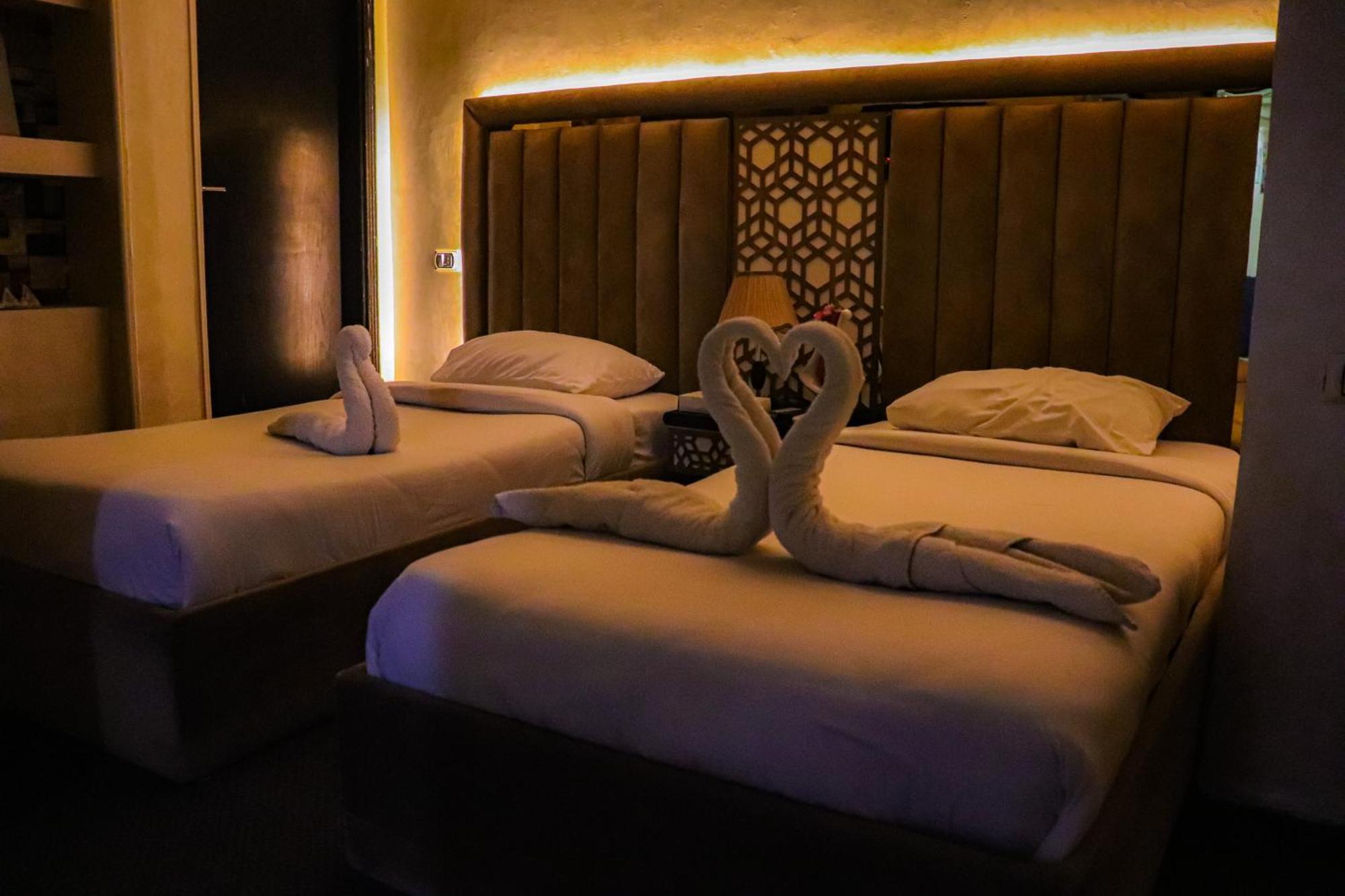 Golden Pyramids Inn Kafret el-Gabal Екстериор снимка
