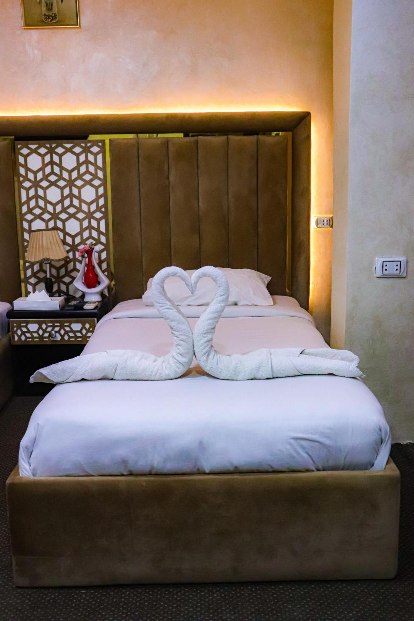 Golden Pyramids Inn Kafret el-Gabal Екстериор снимка