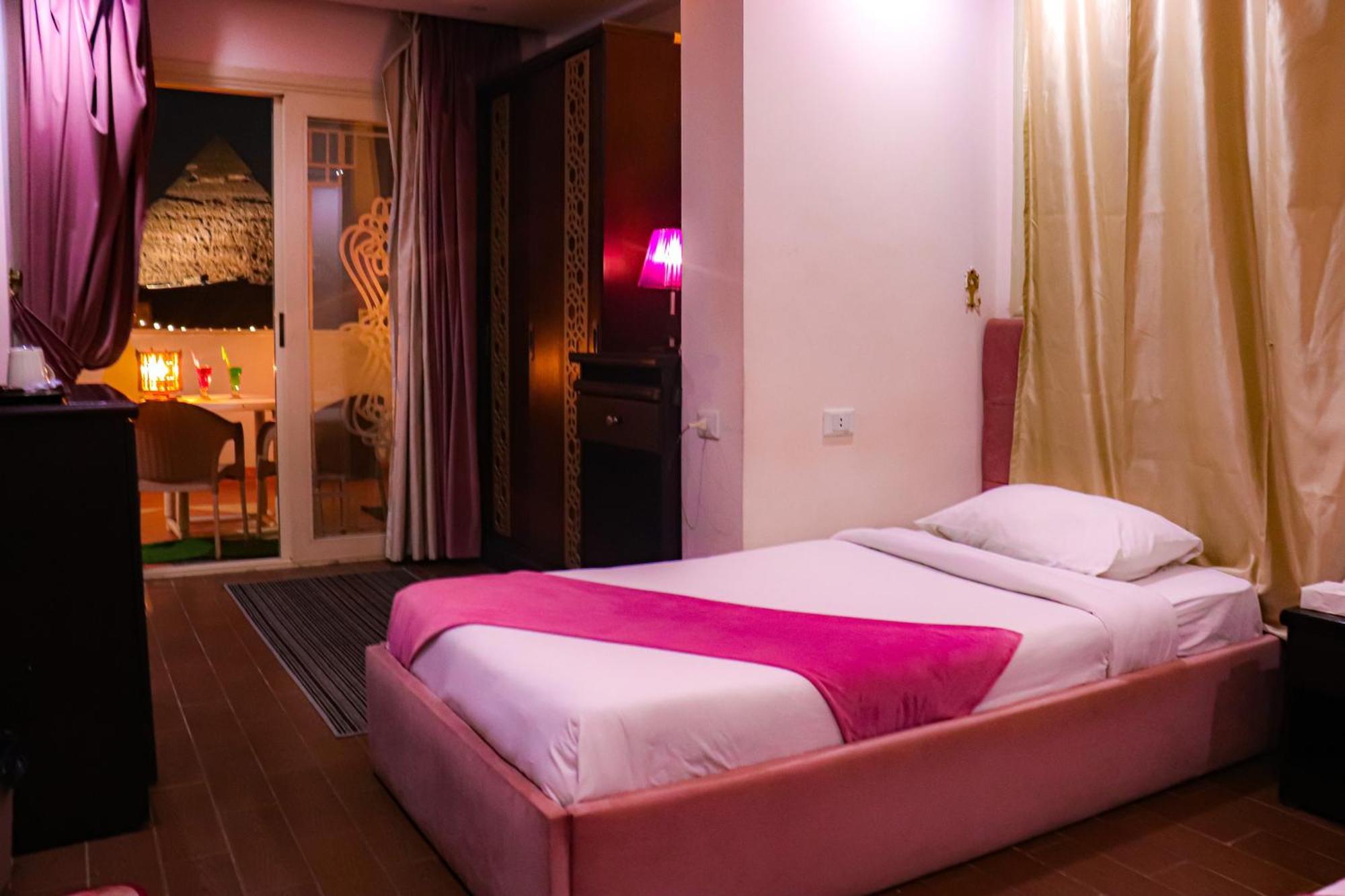 Golden Pyramids Inn Kafret el-Gabal Екстериор снимка