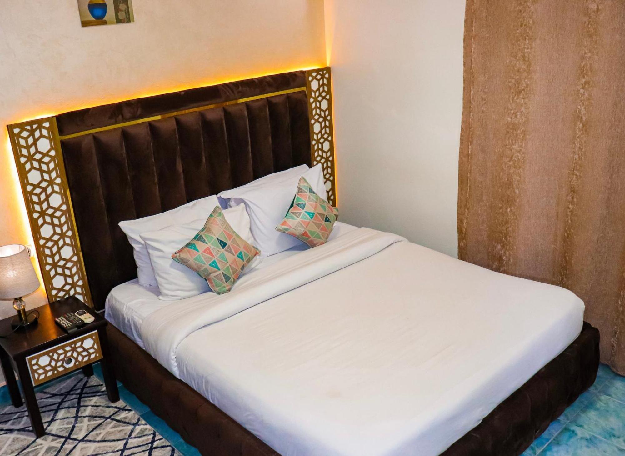 Golden Pyramids Inn Kafret el-Gabal Екстериор снимка
