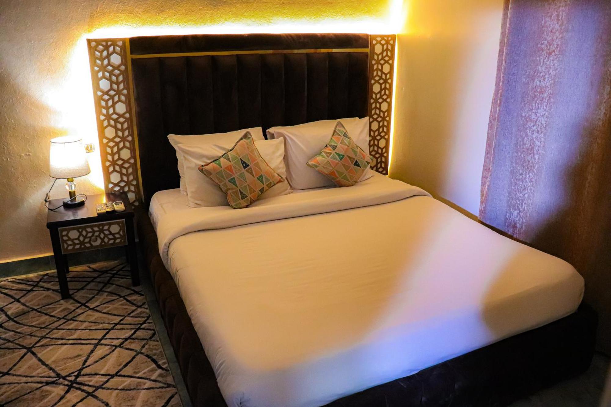 Golden Pyramids Inn Kafret el-Gabal Екстериор снимка