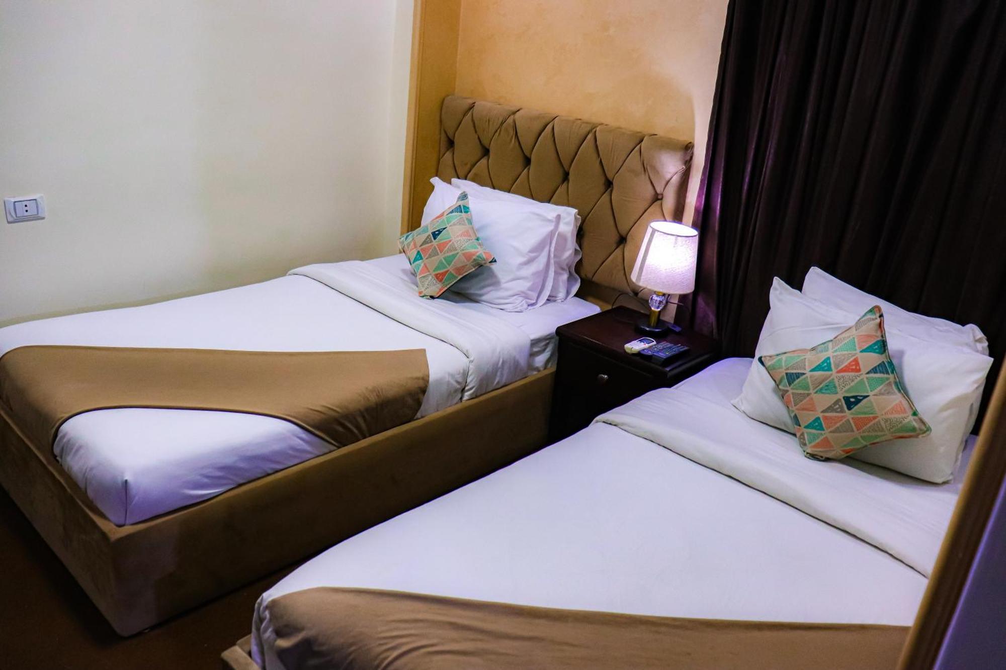 Golden Pyramids Inn Kafret el-Gabal Екстериор снимка