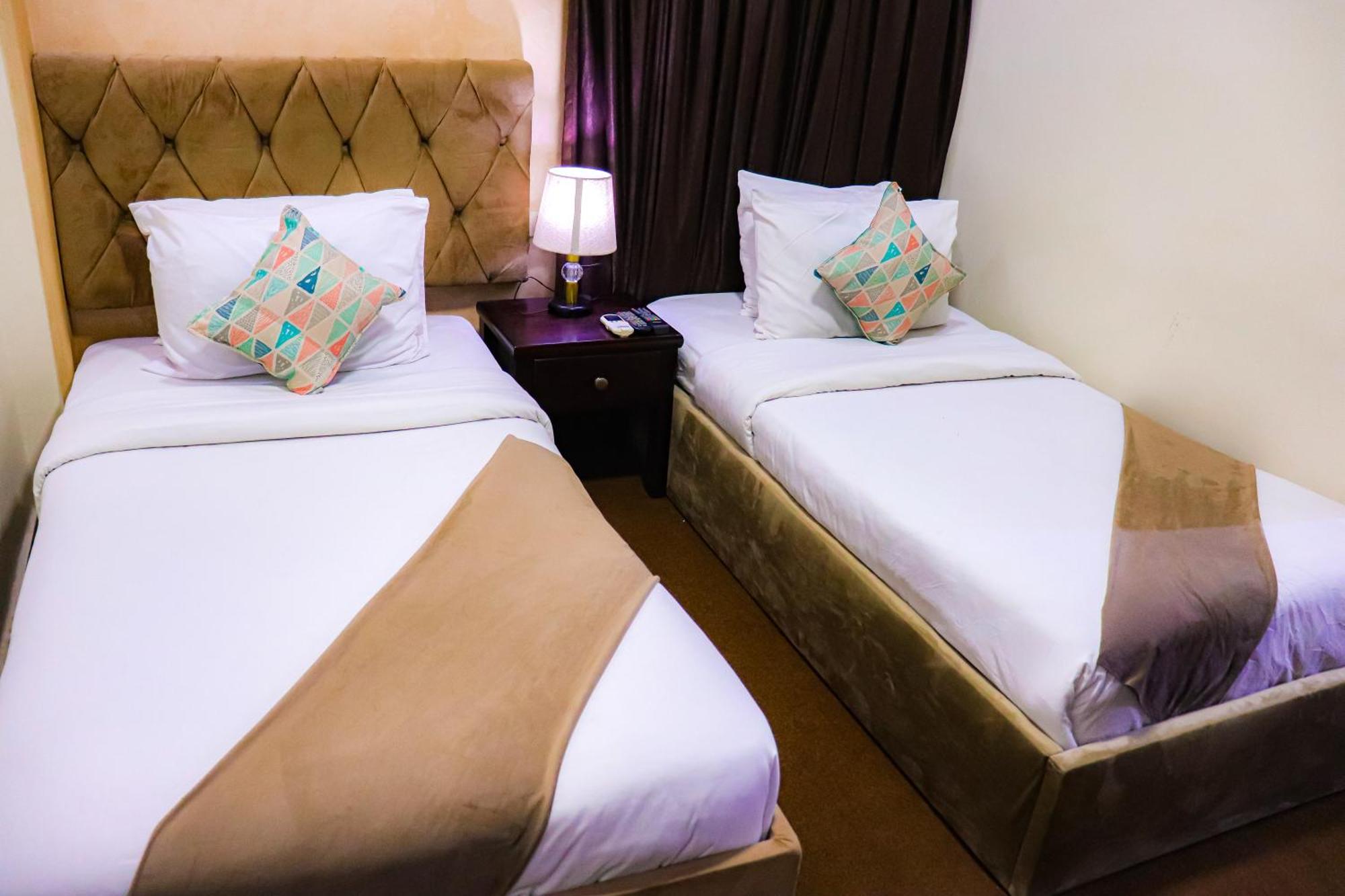 Golden Pyramids Inn Kafret el-Gabal Екстериор снимка