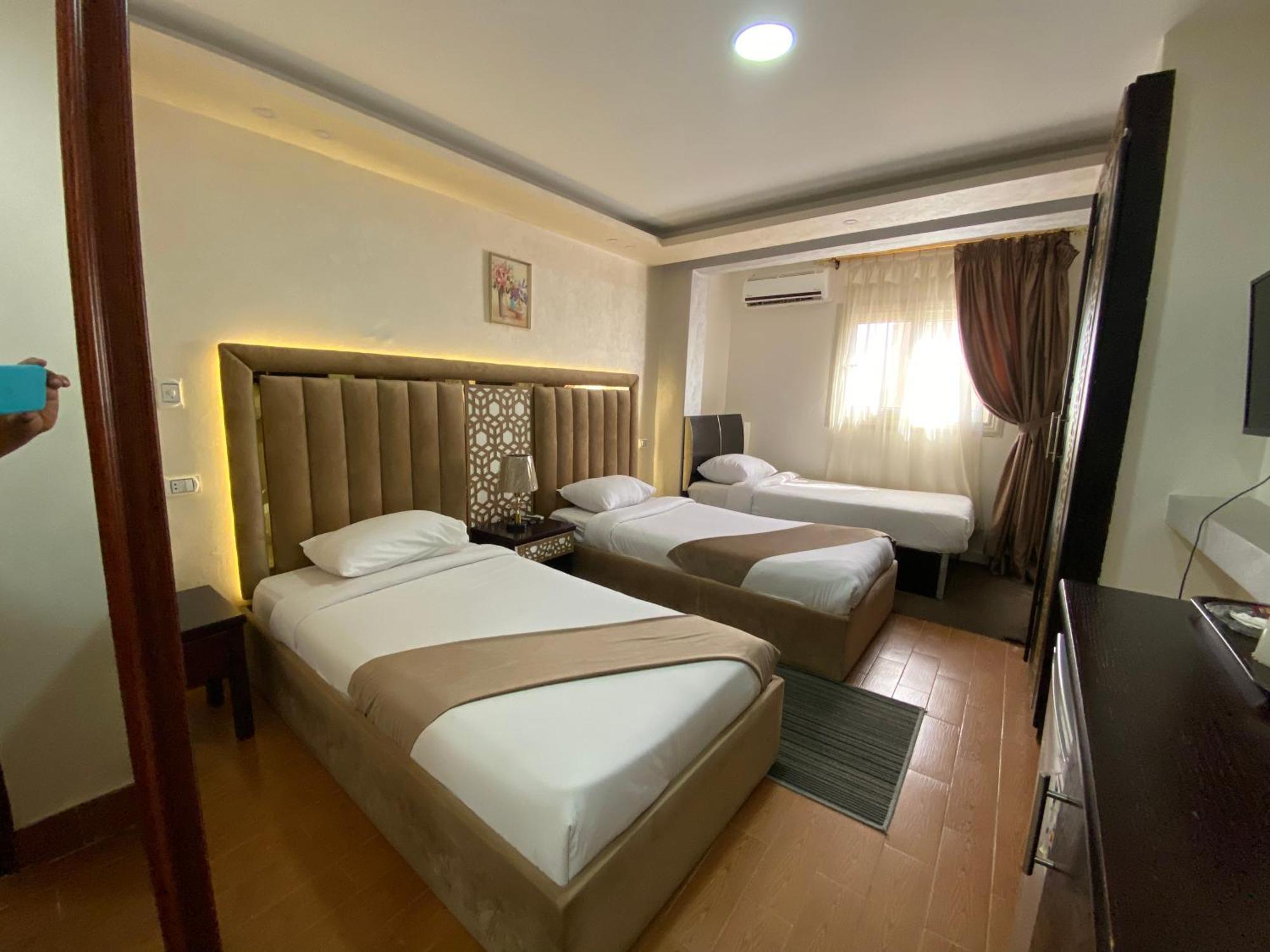 Golden Pyramids Inn Kafret el-Gabal Екстериор снимка